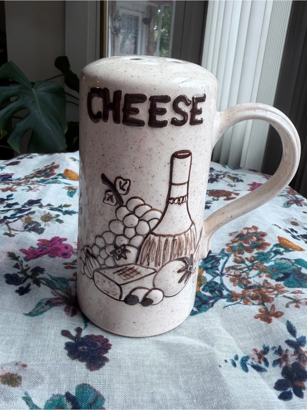 Quirky Retro Tuscan Ceramic Cheese Shaker Mug Kitchen Decor